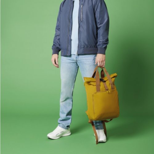 mise en situation sac jaune moutarde